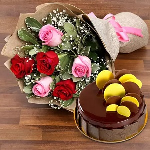 Beautiful Roses Bouquet with Delicious Chocolate Fudge Cake