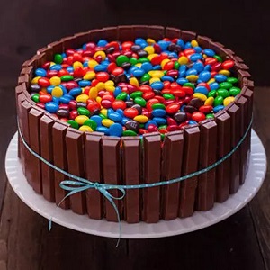Mouth-Watering M&M and KitKat Cake